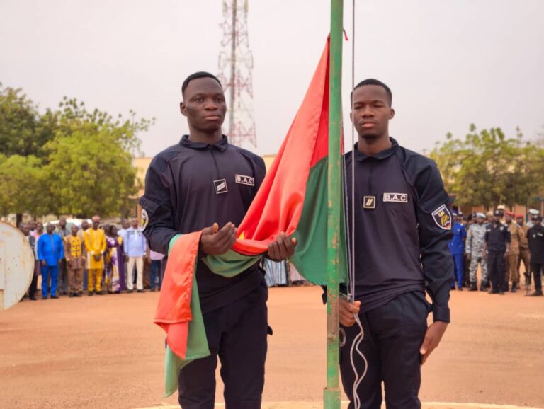 Kaya/Montée des couleurs : L’étoile du Faso des Koulsé présente son trophée aux forces vives
