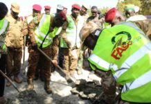 Kaya/Faso Mébo Les forces de sécurité des Koulsé offrent 34,5 tonnes de ciment et 45 tonnes de granite