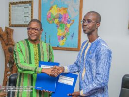 Radio « Daandé Liptako » : le CSC et le ministère des Affaires étrangères signent une convention pour l’octroi de la fréquence 94.0 FM à la Radio du Sahel