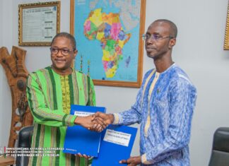 Radio « Daandé Liptako » : le CSC et le ministère des Affaires étrangères signent une convention pour l’octroi de la fréquence 94.0 FM à la Radio du Sahel