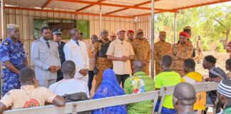 𝐃𝐞́𝐝𝐨𝐮𝐠𝐨𝐮 : 𝐥𝐞 𝐏𝐫𝐞𝐦𝐢𝐞𝐫 𝐦𝐢𝐧𝐢𝐬𝐭𝐫𝐞 𝐚𝐮 𝐜𝐡𝐞𝐯𝐞𝐭 𝐝𝐞𝐬 𝐛𝐥𝐞𝐬𝐬𝐞́𝐬 𝐞𝐧 𝐨𝐩𝐞́𝐫𝐚𝐭𝐢𝐨𝐧𝐬