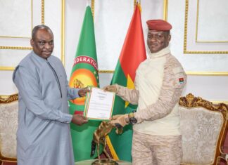 PRÉSENTATION DE LETTRES DE CRÉANCE Le diplomate Papa DIOP pour renforcer l’axe Ouagadougou-Dakar