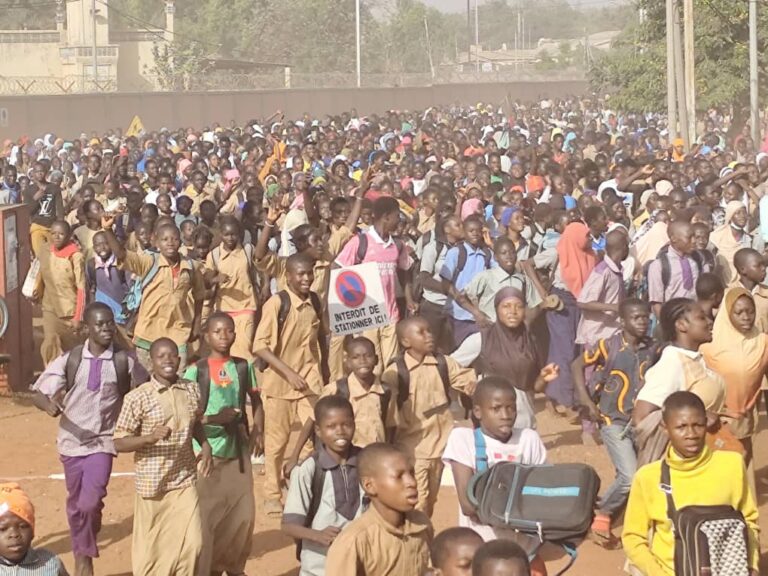 Dédougou : Les scolaires ont marché pour soutenir les idéaux de la RPP