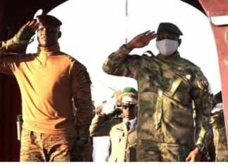 2è session du collège des Chefs d’Etat de l’AES : Le Président Ibrahim Traoré accueilli par son homologue le Général d’armée Assimi Goïta