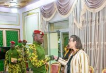 Audience du Présidence du Faso : L’Ambassadeur du Brésil, Ellen BARROS en fin de mission, reçue par le Chef de l’État