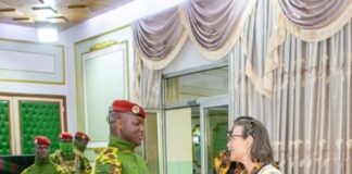 Audience du Présidence du Faso : L’Ambassadeur du Brésil, Ellen BARROS en fin de mission, reçue par le Chef de l’État