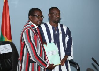 Ministère en charge de l’Enseignement secondaire : Boubakar Savadogo passe le témoin à Moumouni Zoungrana