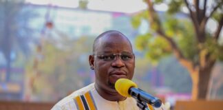 Montée des couleurs nationales: le rituel républicain perpétué à l’immeuble du Faso