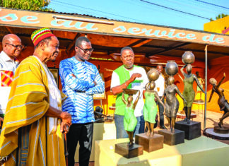 Espace culturel Barso: le ministre Pingdwendé Gilbert Ouédraogo découvre l’exposition “Resilience 2”