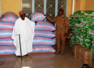 Campagne de solidarité D£m£ Sira: le Mogho Naaba apporte sa contribution