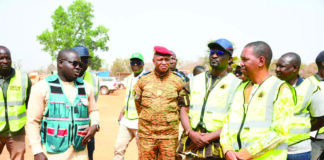Construction du pont de Hèrèdougou: le ministre Mikaïlou Sidibé s’enquiert de l’évolution des travaux