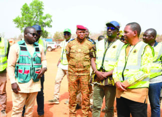 Construction du pont de Hèrèdougou: le ministre Mikaïlou Sidibé s’enquiert de l’évolution des travaux