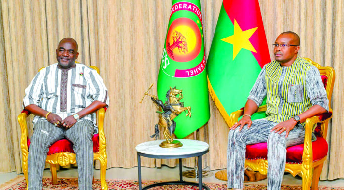 Confédération des Etats du Sahel : l𝐞 𝐩𝐫𝐞́𝐬𝐢𝐝𝐞𝐧𝐭 𝐝𝐞 𝐥𝐚 𝐂𝐨𝐦𝐦𝐢𝐬𝐬𝐢𝐨𝐧 𝐧𝐚𝐭𝐢𝐨𝐧𝐚𝐥𝐞 𝐞́𝐜𝐡𝐚𝐧𝐠𝐞 𝐚𝐯𝐞𝐜 𝐥𝐞 𝐏𝐫𝐞𝐦𝐢𝐞𝐫 𝐦𝐢𝐧𝐢𝐬𝐭𝐫𝐞