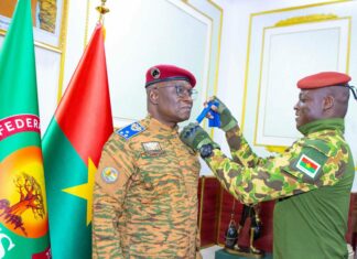 Forces Armées nationales : Le Général de division Célestin SIMPORÉ reçoit ses attributs des mains du Président du Faso