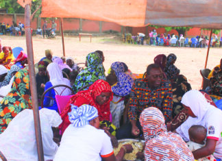 Campagne « Dèmè Sira » : Autorités et personnes vulnérables partagent un repas communautaire