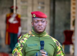 MONTÉE DES COULEURS AU PALAIS PRÉSIDENTIEL DE KOULOUBA :Le Président du Faso invite les Serviteurs du Peuple à « attacher leurs ceintures » pour 2026