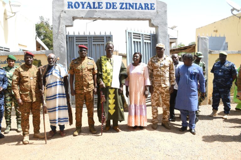 Bataillon blindé d’intervention rapide de Ziniaré:  le ministre Célestin Simporé traduit la reconnaissance de la Nation aux forces combattantes