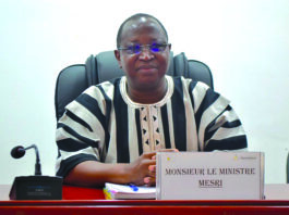 Université Thomas-Sankara: le ministre Adjima Thiombiano échange avec le personnel et les étudiants