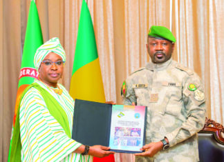 Femme, enfant et famille: remise du rapport général des Etats généraux au Président Goïta