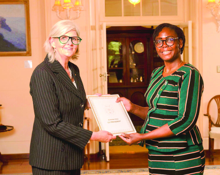 Coopération bilatérale:  l’ambassadrice Bibata Nebié présente ses lettres de créance au gouverneur général du Commonwealth d’Australie