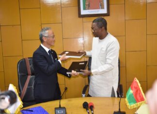 Projet de développement du garage de maintenance de Ouagadougou: le Burkina et le Japon signent un accord de don d’environ 5 milliards FCFA