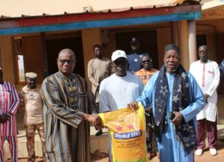 Deme Sira : Des Burkinabé vivant en Côte d’Ivoire offrent 32,5 Tonnes de riz aux populations des Koulsé