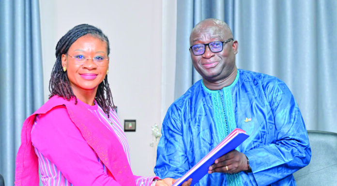 Fonds Wassa Bondo: L𝐚 𝐧𝐨𝐮𝐯𝐞𝐥𝐥𝐞 d𝐢𝐫𝐞𝐜𝐭𝐫𝐢𝐜𝐞 𝐠𝐞́𝐧𝐞́𝐫𝐚𝐥𝐞 𝐨𝐟𝐟𝐢𝐜𝐢𝐞𝐥𝐥𝐞𝐦𝐞𝐧𝐭 𝐢𝐧𝐬𝐭𝐚𝐥𝐥𝐞́𝐞