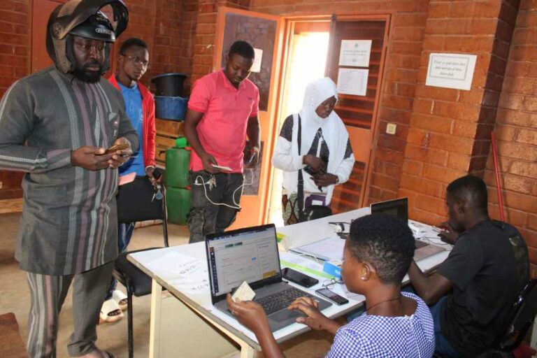 Boutique Faso Yaar: les Kayalais prennent d’assaut les produits de première nécessité