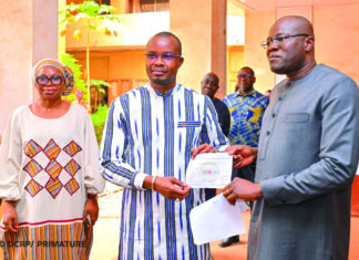 Journée de l’exemplarité fiscale: le Premier ministre montre l’exemple