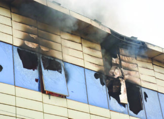 Incendie au siège de Telecel Faso: les pompiers maitrisent le feu
