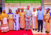 Fédération nationale des tisseuses du Burkina Faso: l’exemple du Président de l’ALT dans le port du Faso Dan Fani salué