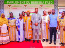 Fédération nationale des tisseuses du Burkina Faso: l’exemple du Président de l’ALT dans le port du Faso Dan Fani salué