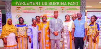 Fédération nationale des tisseuses du Burkina Faso: l’exemple du Président de l’ALT dans le port du Faso Dan Fani salué