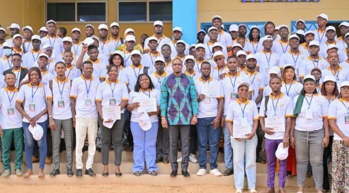 Programme de reconversion des diplomés universitaires: le Premier ministre préside la sortie de la première promotion