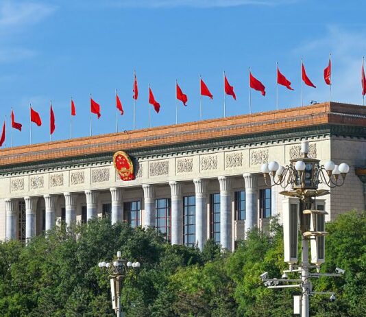 Démocratie populaire intégrale en Chine : Un modèle de gouvernance inspirant