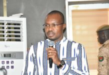 Tournée dans les régies de recette: Le PM exhorte les douaniers et les agents du trésor public à plus de performances