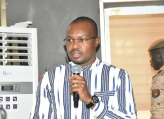 Tournée dans les régies de recette: Le PM exhorte les douaniers et les agents du trésor public à plus de performances