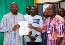 Journée d’exemplarité fiscale: le ministre de la Justice, Rodrigue Bayala, donne le bon exemple