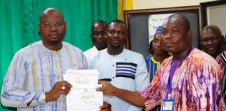 Journée d’exemplarité fiscale: le ministre de la Justice, Rodrigue Bayala, donne le bon exemple