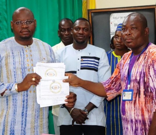 Journée d’exemplarité fiscale: le ministre de la Justice, Rodrigue Bayala, donne le bon exemple