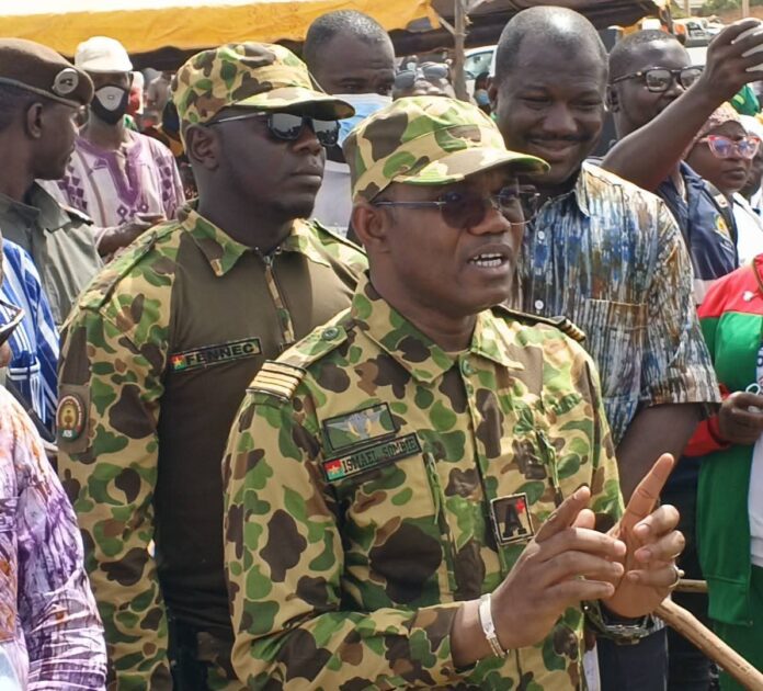 1 Le ministre d’Etat, chargé de l’Agriculture, le commandant Ismaël Sombié : « une population en bonne santé est plus apte à participer au développement ».