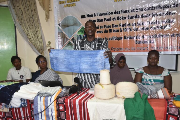 Promotion du textile local : le Faso Dan Fani et le Koko Dunda importés utilisés dans les écoles décriées