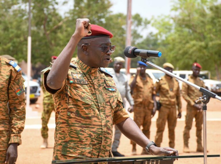 2e région militaire: le ministre d&rsquo;Etat Célestin Simporé au contact des troupes à Sya