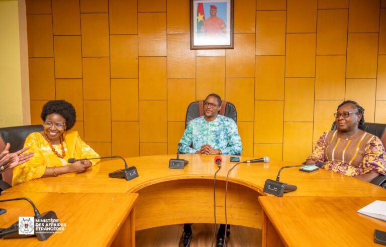 Investissement au Burkina: le chef de la diplomatie burkinabè échange avec des entrepreneurs italiens et haïtiens