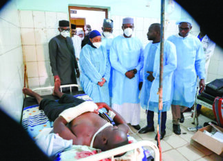 Visite aux blessés de Kati : le Premier ministre et le président du CNT au chevet des victimes