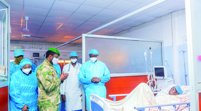 Attaque terroriste au Mali : le président de la Transition rend visite aux blessés