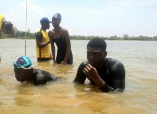 Sport/Natation: le club Nongtaaba remporte la traversée du Lac Bam en nage libre