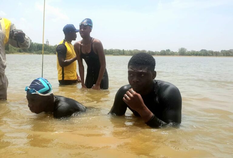 Sport/Natation: le club Nongtaaba remporte la traversée du Lac Bam en nage libre