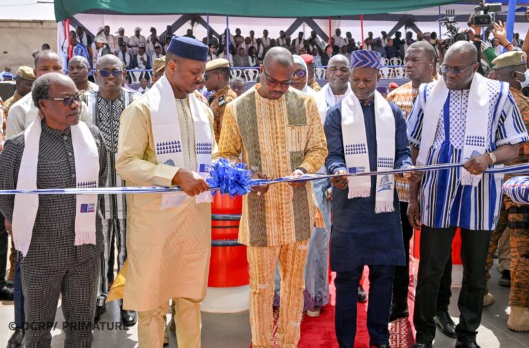 Coris Bank international: le Premier ministre inaugure  le nouveau siège