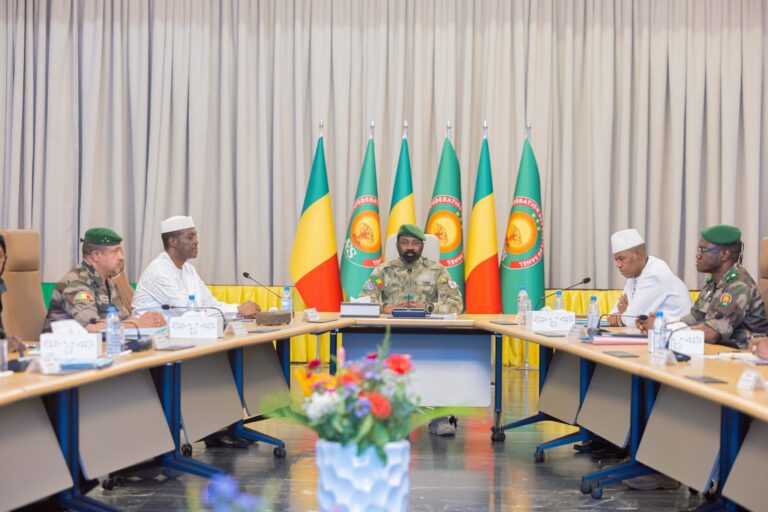 Conseil supérieur de la défense nationale: le général d’armée Assimi Goïta fixe les orientations stratégiques après les attaques terroristes